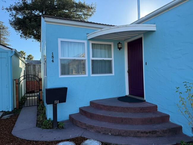 Building Photo - Centrally Located Doll House