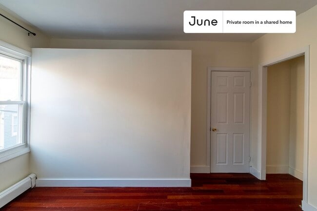 Photo - Private bedroom in 5 bed/2 bath Home