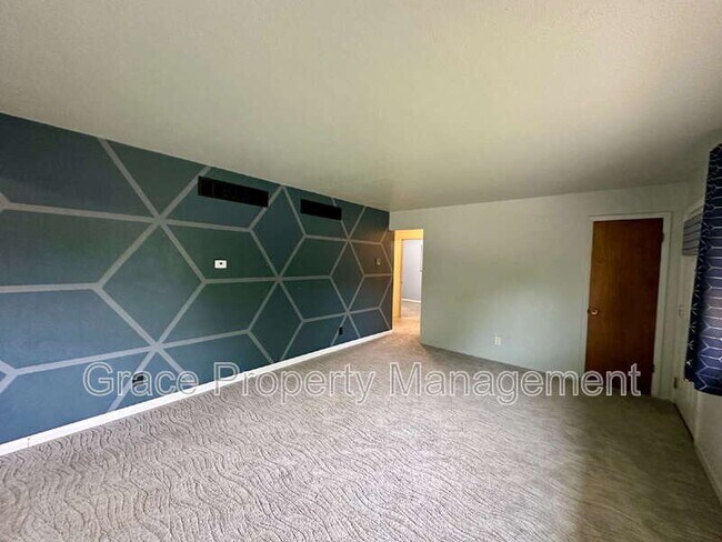 Building Photo - 852 S Quail Way