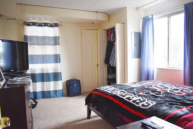 Foto del edificio - 5644 Hempstead Road