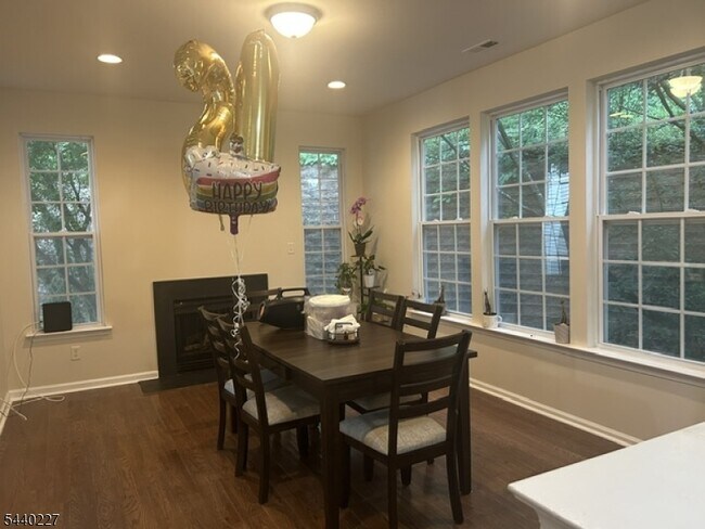 Foto del edificio - 310 Winding Hill Dr