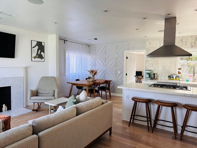 Foto del edificio - 2460 Glenrose Ave