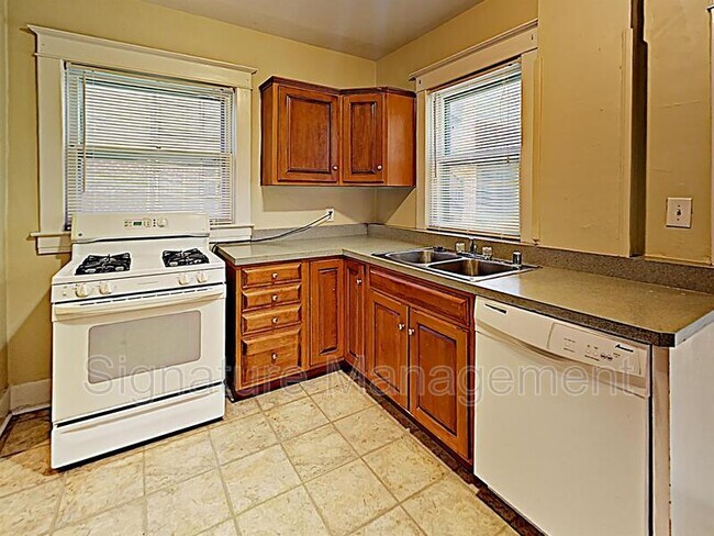 Foto del edificio - 2117 Eastern Pkwy