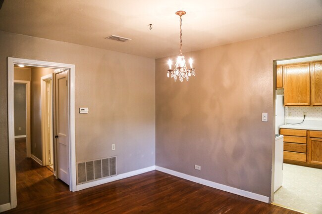 Building Photo - TERRELL HEIGHTS COTTAGE - ALAMO HEIGHTS I....