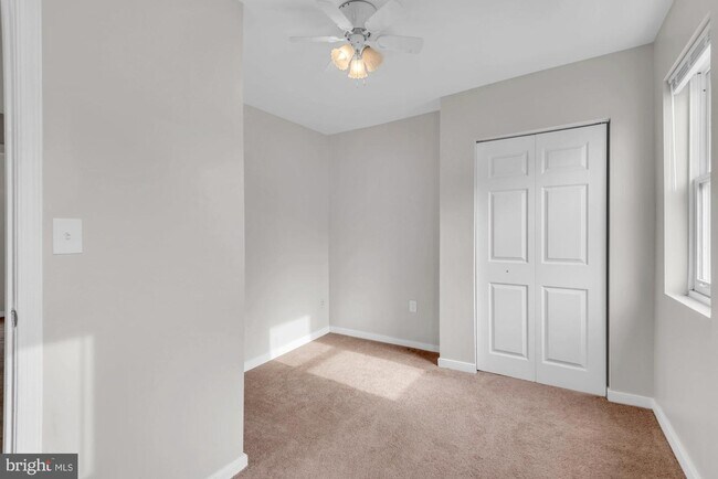 Foto del edificio - 210 W Read St