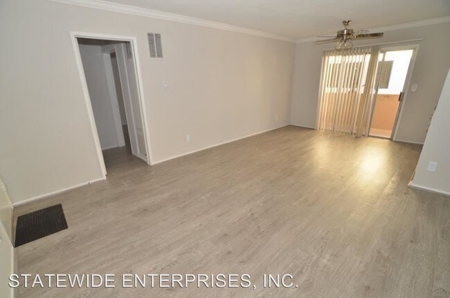 Building Photo - 930-944 N Hayworth Ave