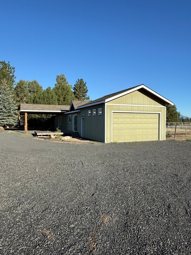 Building Photo - 67100 Fryrear Rd
