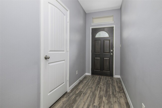 Foto del edificio - 3807 Springcrest Ln