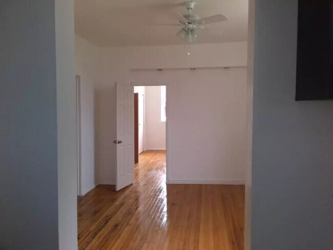 Foto del edificio - 3044 S Normal Ave