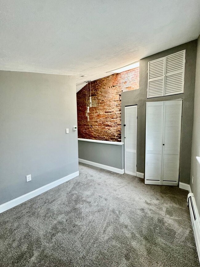 Foto del edificio - 245 E Allen St