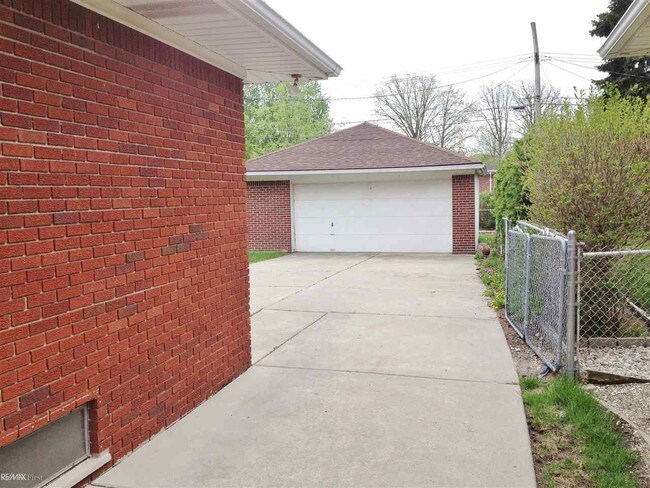 Building Photo - 21216 Francis St