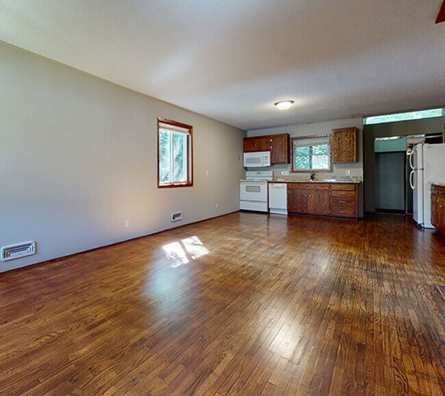 Building Photo - 1083 18th Ave SE