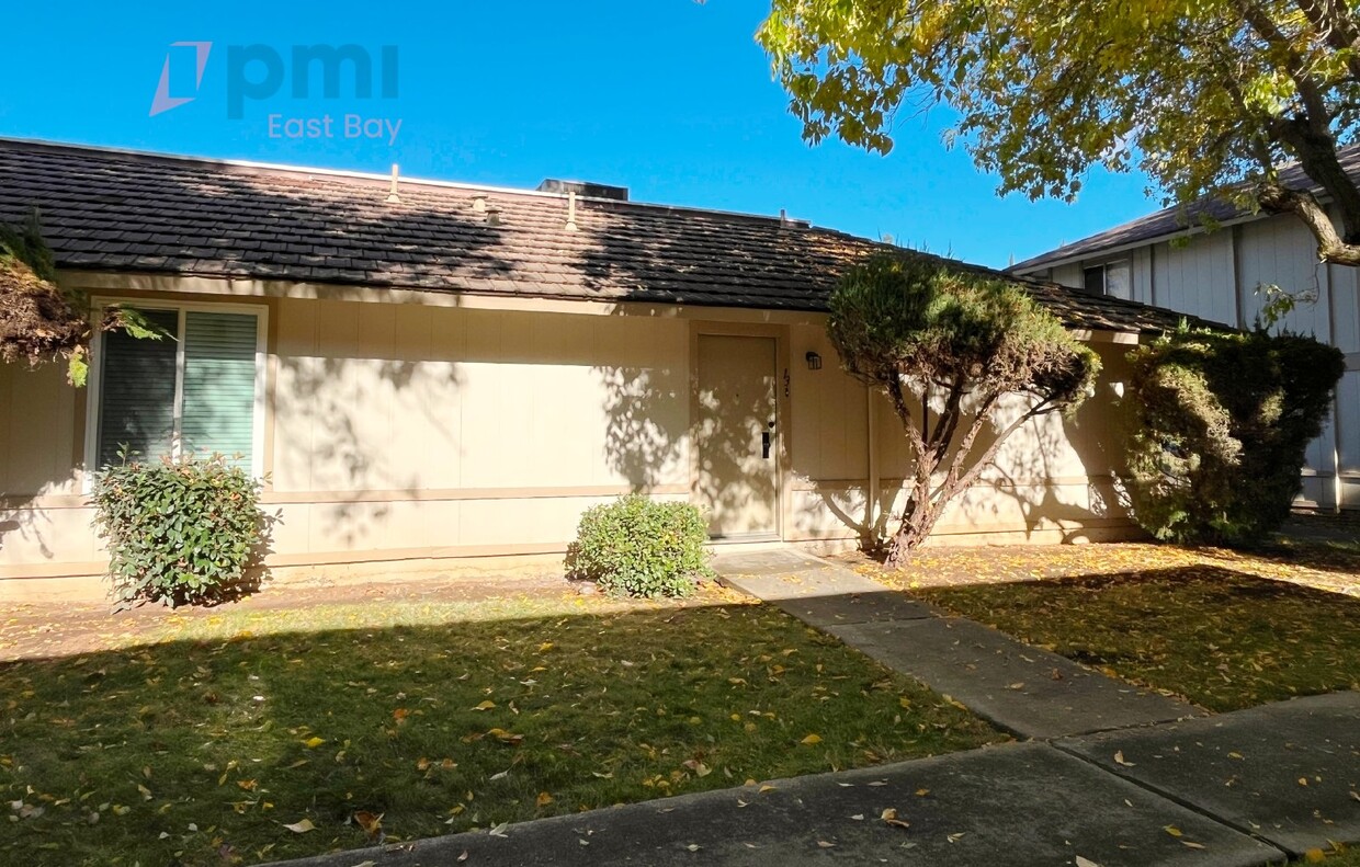 Foto principal - Brand New Fully Remodeled 3-Bd, 2-Ba Townh...