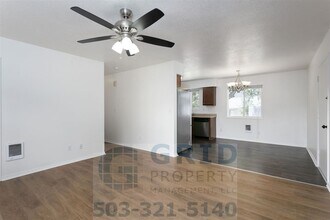 Building Photo - 2801-2803-2803 SE 125th Ave
