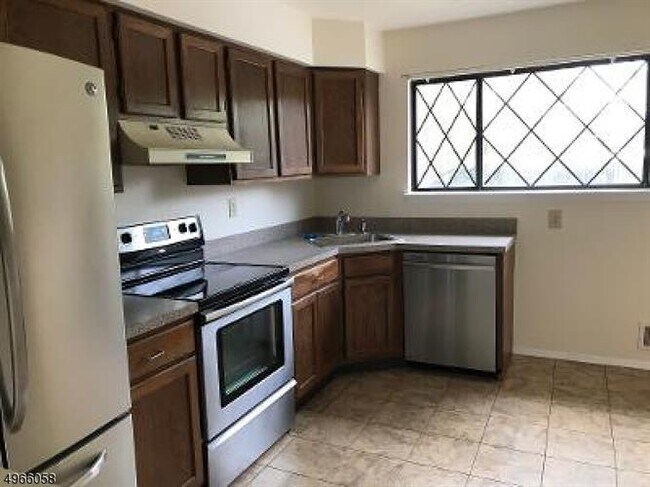 Building Photo - 673 Dover Ct