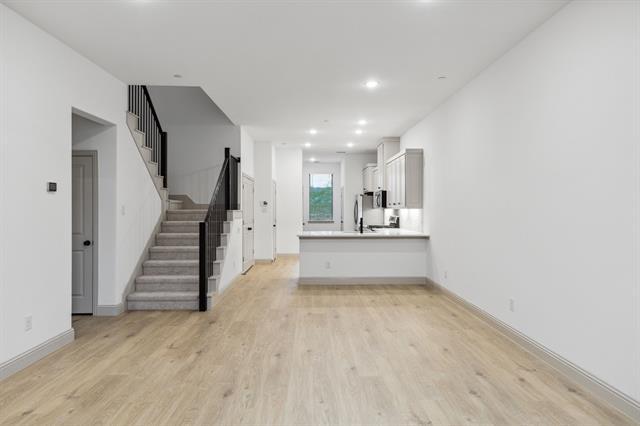 Foto del edificio - 7043 Granbury Ln