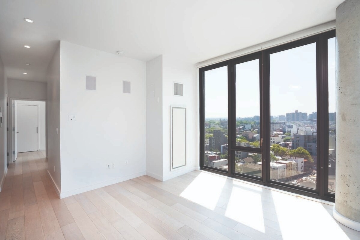 Primary Photo - 500 Metropolitan Ave