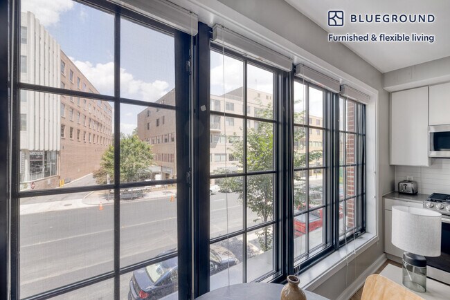 Foto del edificio - 2210 Wisconsin Ave NW