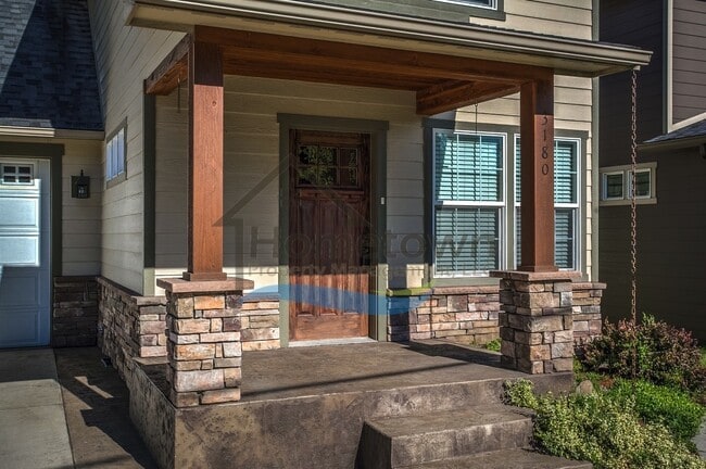 Building Photo - 3 Bedroom 2.5 Bathroom Custom Craftsman w/...