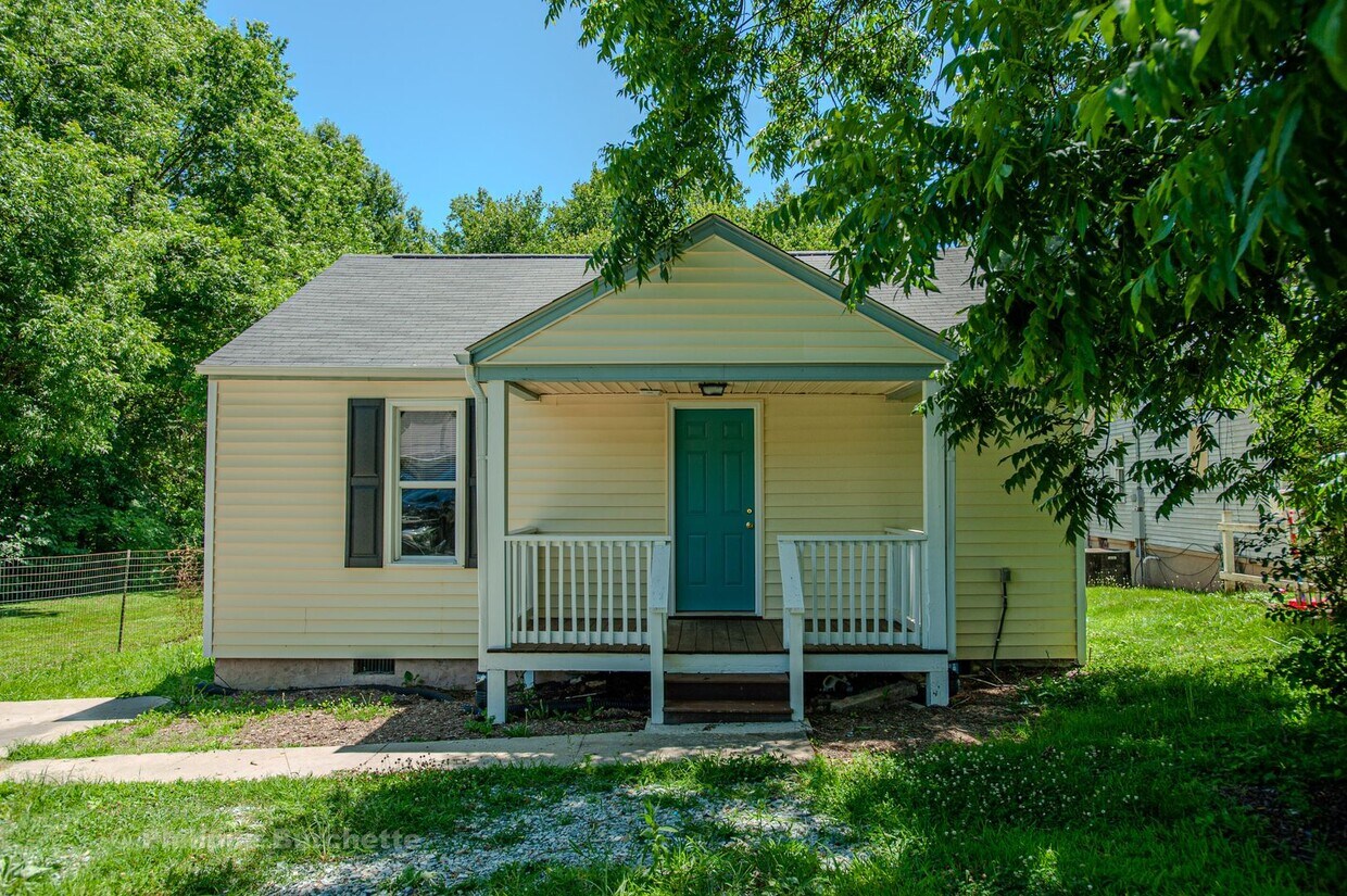 Primary Photo - $1,300 – 3-bedroom, 2-bathroom house in Ro...