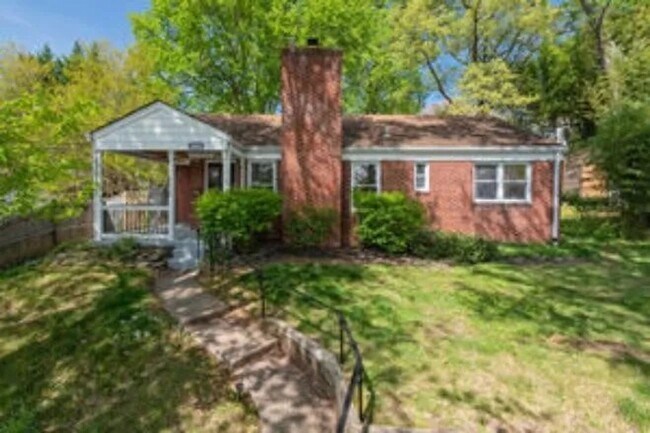 Foto del edificio - 8413 Spencer Ct