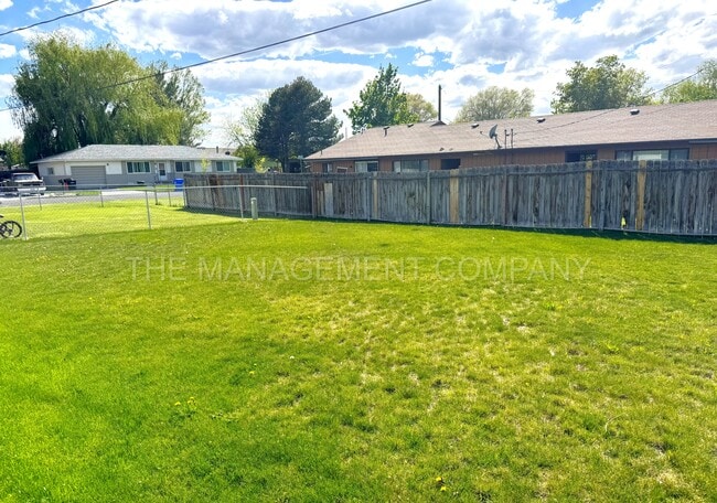 Foto del edificio - 1949 Alta Dr