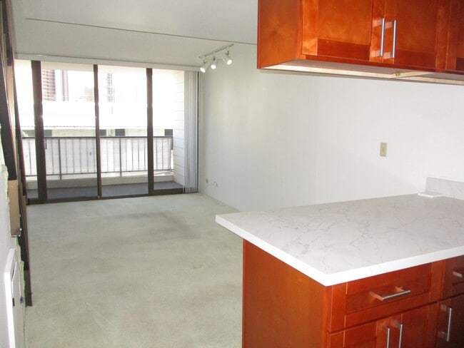 Building Photo - 739 Hausten St