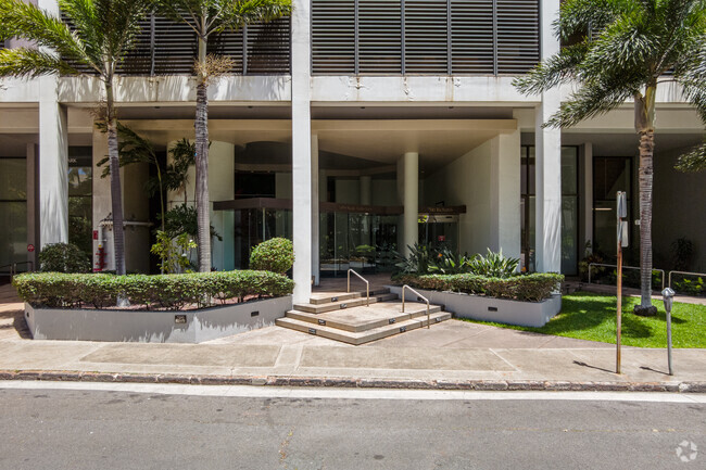 Harbor Square at 700 Richards Street in Honolulu, Hawaii - Harbor Square