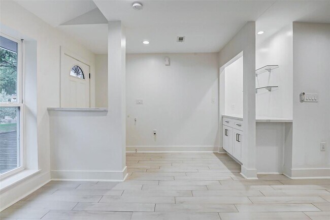 Building Photo - 5541 Aspen St