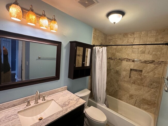 Building Photo - Fabulous Waterfront condo