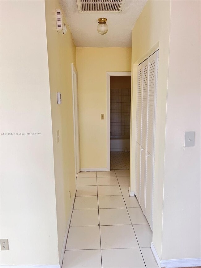 Building Photo - 2733 NW 13th Ct