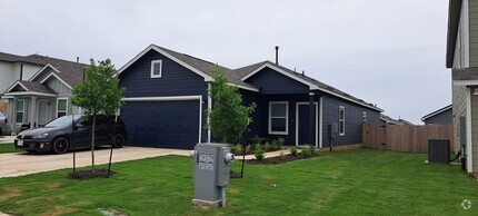 Building Photo - 155 Gabbro Gdns