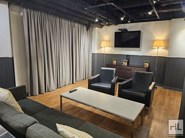 Building Photo - Sunlit 11th-Floor 1-Bed with Wall-to-Wall Windows in Lenox Hill