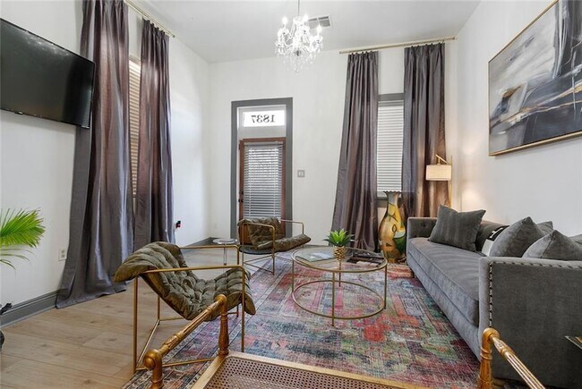 Foto del edificio - 1837 Touro St