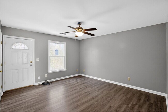 Foto del edificio - 40077 Big Chestnut Rd