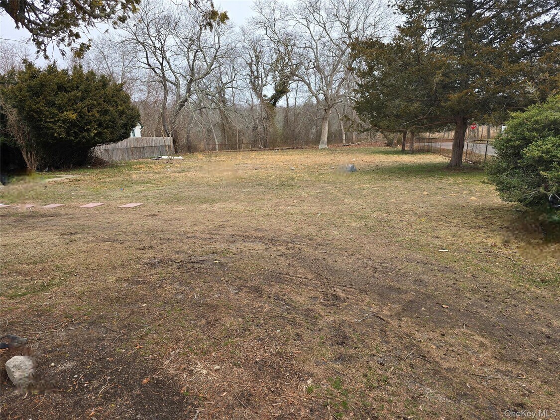 Building Photo - 5 Cedar Rd E