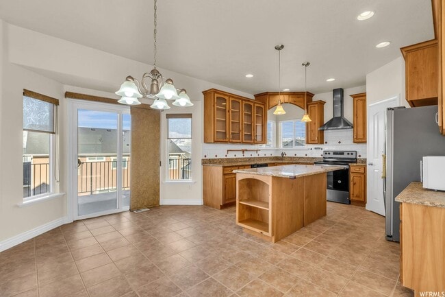 Foto del edificio - AMAZING 2 STORY HOME w/ 4 CAR GARAGE!