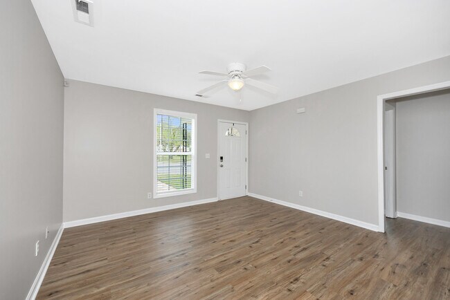 Foto del edificio - 800 Linwood Dr NW