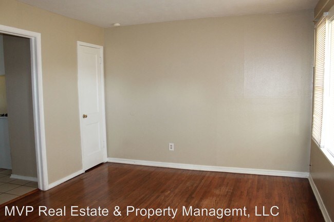 Building Photo - 524 E Steed Dr