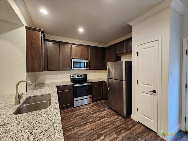 Foto del edificio - 340 Untermaier St