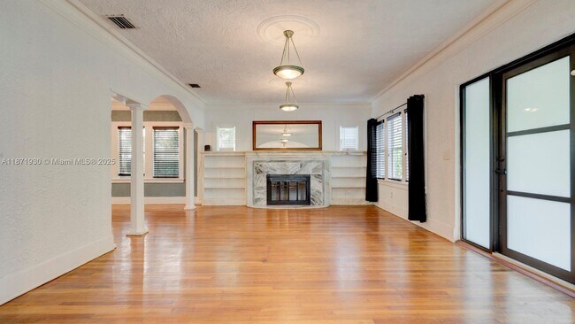 Building Photo - 1676 SW 11th St