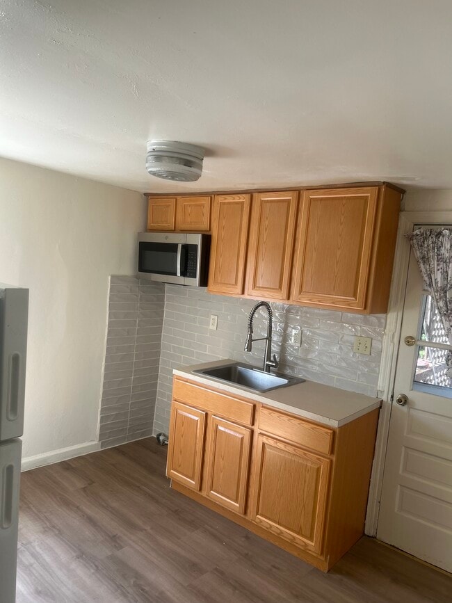 Kitchen - 263 N York St