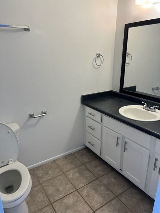 Foto del edificio - Beautifully updated townhouse, air conditi...
