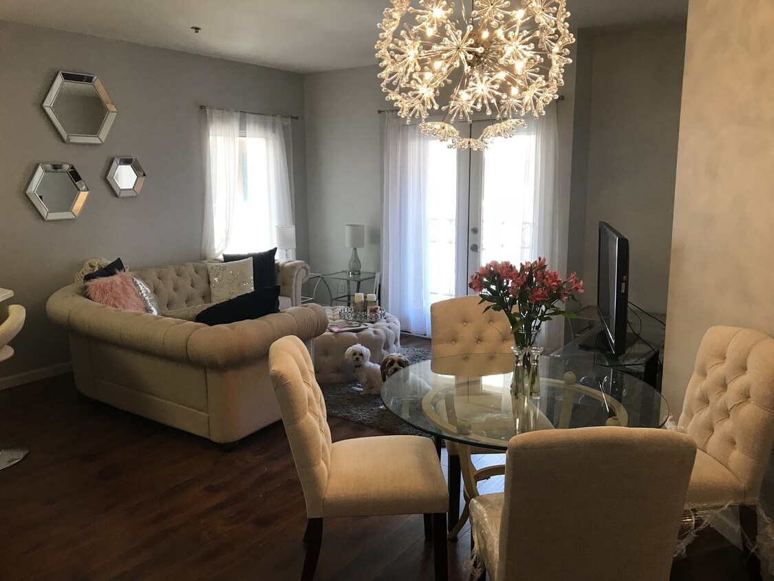 Foto principal - 655 Columbia St
