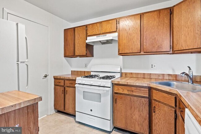 Building Photo - 1211 Braxton Ct