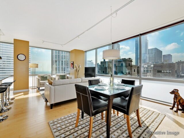 Building Photo - 8 E Randolph