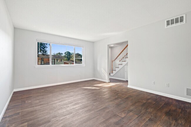 Foto del edificio - 2 bedroom, 2.5 bath townhouse-style condo ...