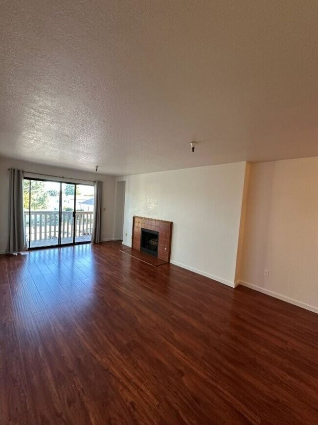 Foto del edificio - Nor Cal Realty, Inc - 2 bedroom 1.5 bath condo