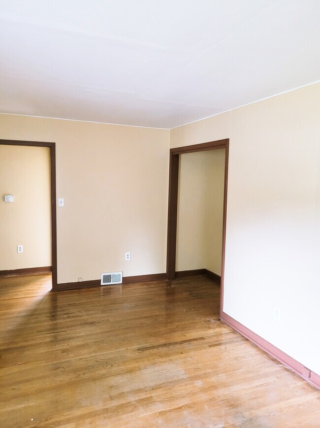 Foto del edificio - 105 E Aaron Dr