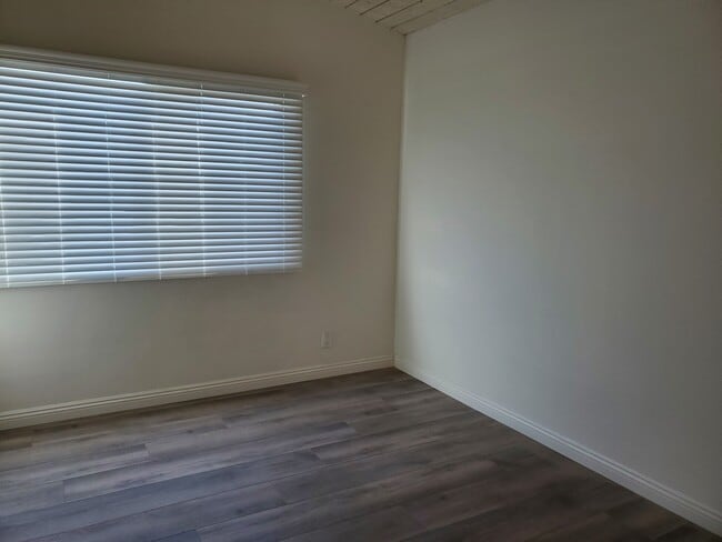 bedroom - 10727 McCune Ave